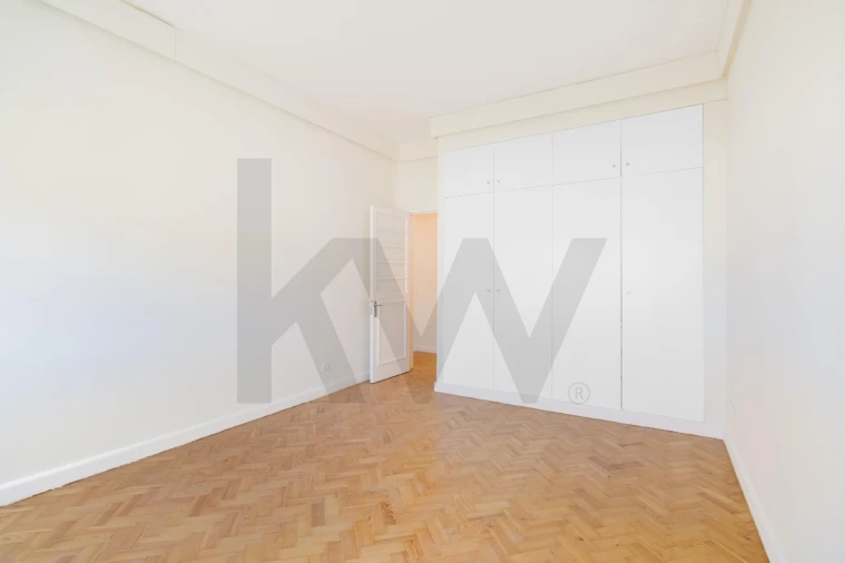 Apartamento T4 para Arrendamento em Avenidas Novas Foto 14