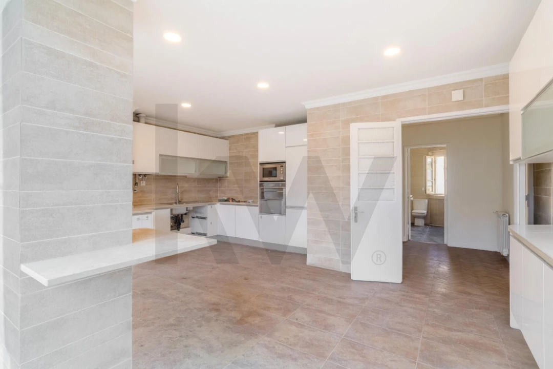 Apartamento T4 para Arrendamento em Avenidas Novas Foto 1