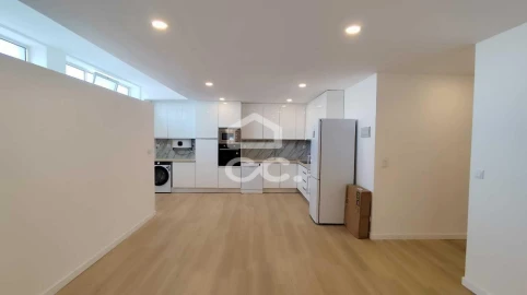 Apartamento T3 para Venda em Delães