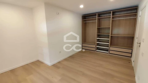 Apartamento T3 para Venda em Delães