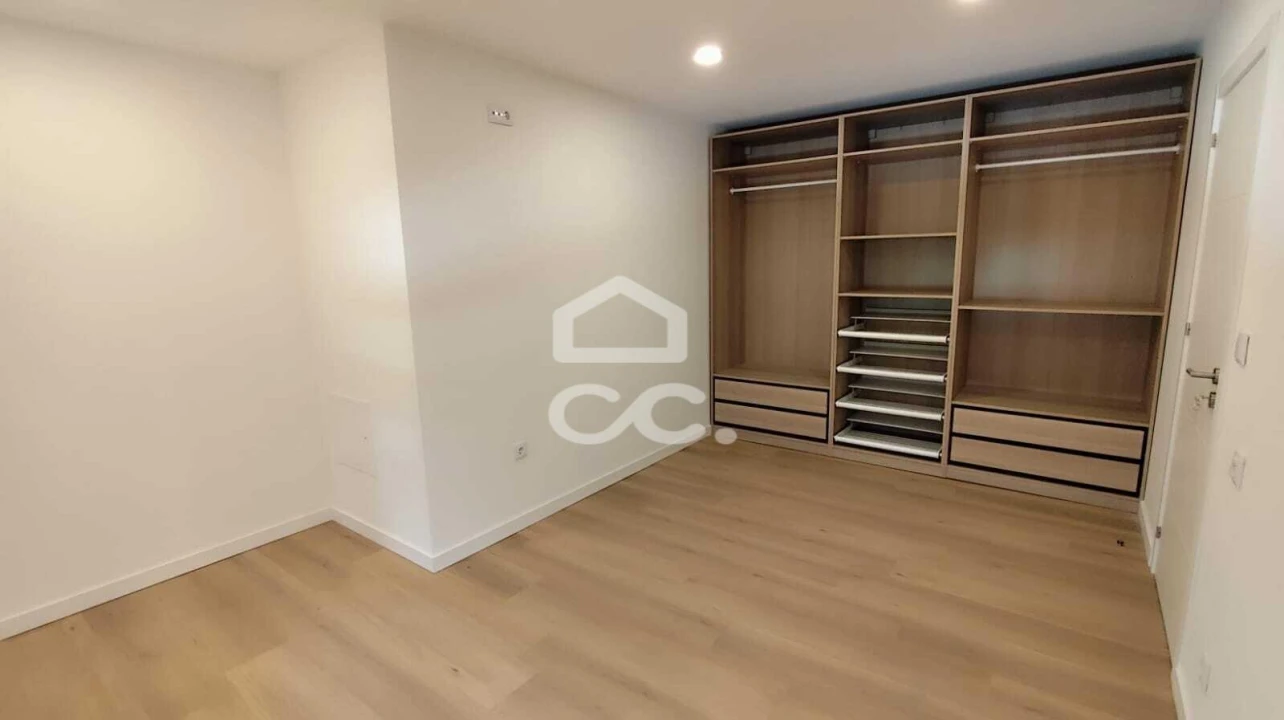 Apartamento T3 para Venda em Delães Foto 14