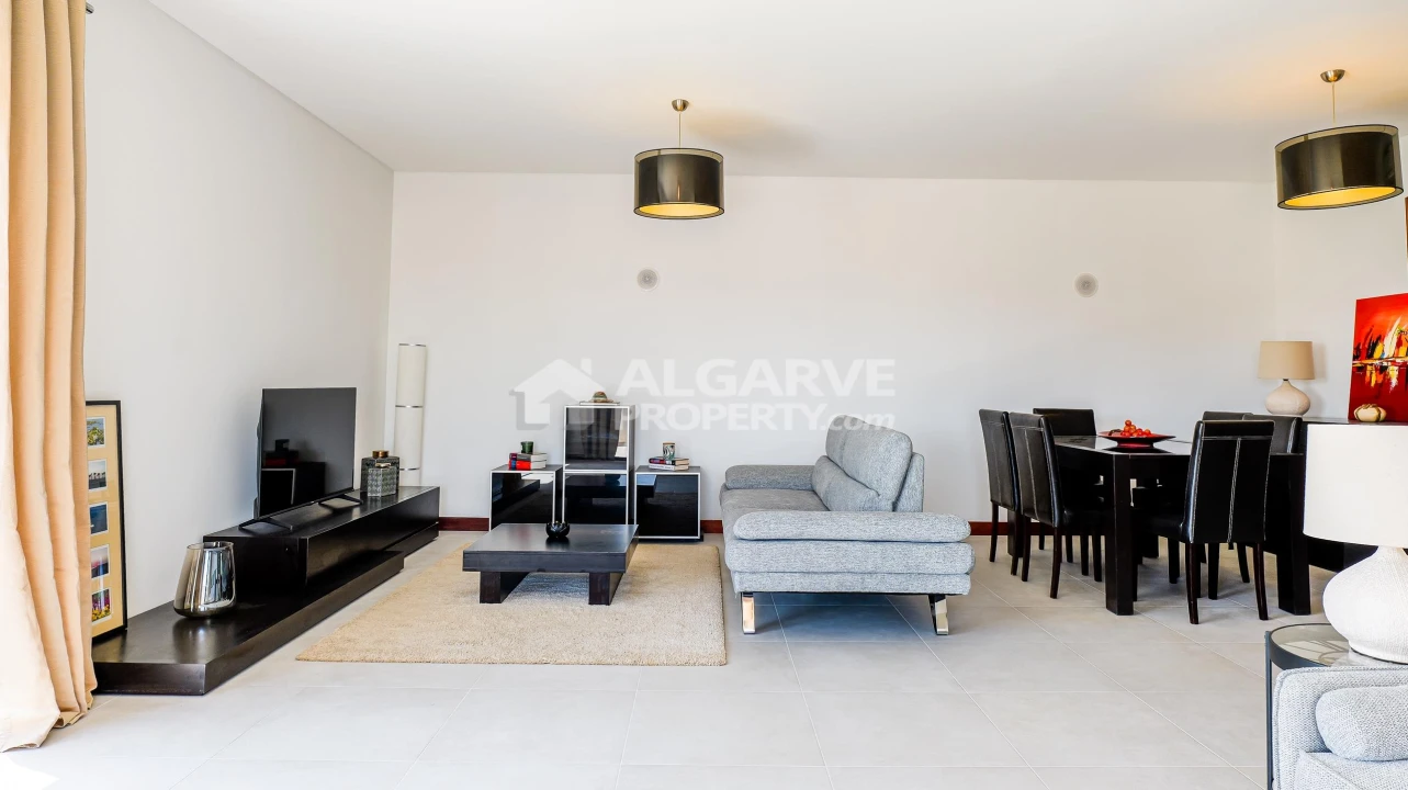 Apartamento T2 para Venda em Quarteira Foto 2