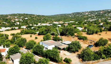 Moradia T3 para Venda em Santa Barbara de Nexe