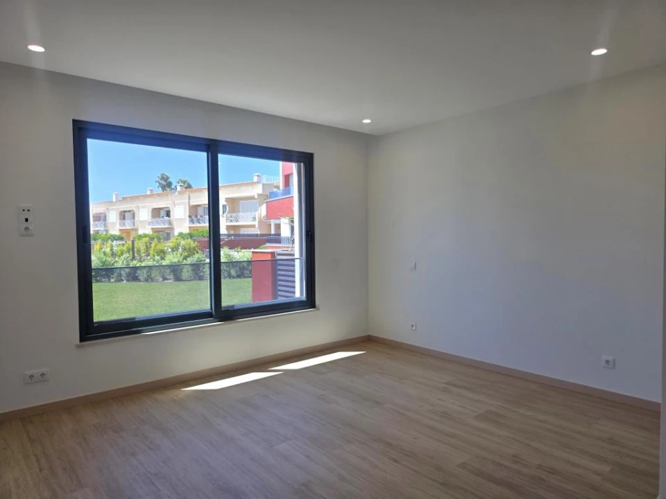 Apartamento T2 para Venda em Quarteira Foto 18