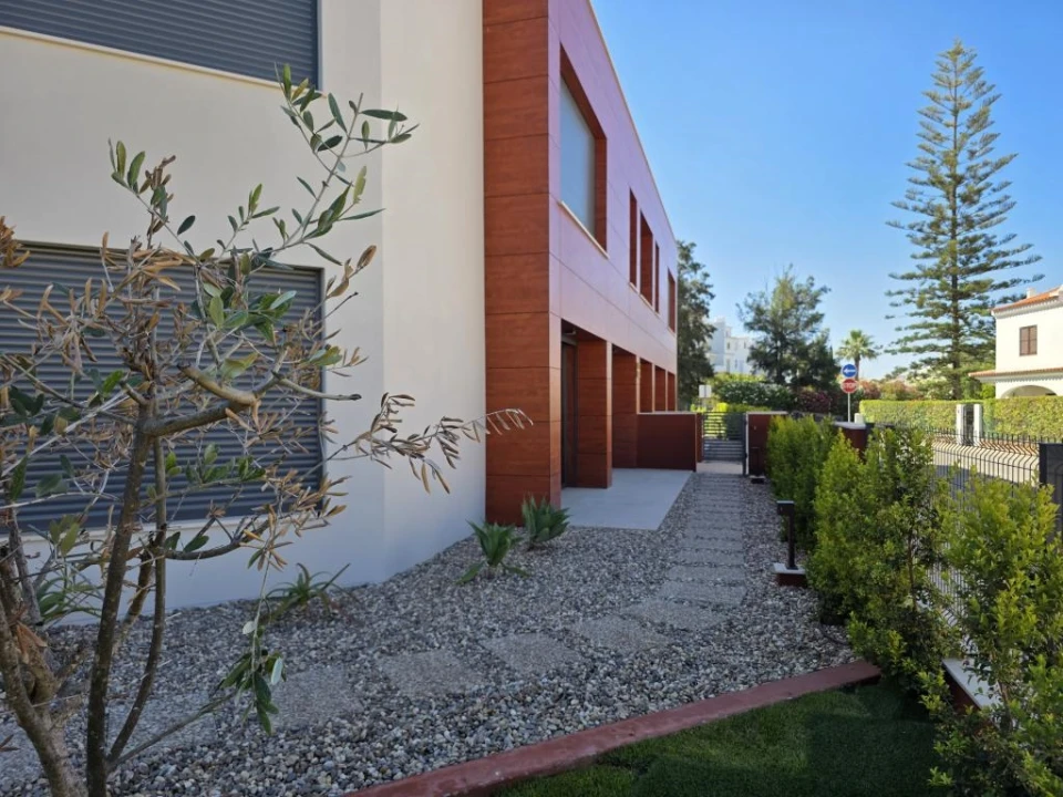 Apartamento T2 para Venda em Quarteira Foto 30