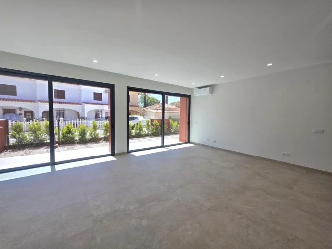 Apartamento T2 para Venda em Quarteira Foto 4