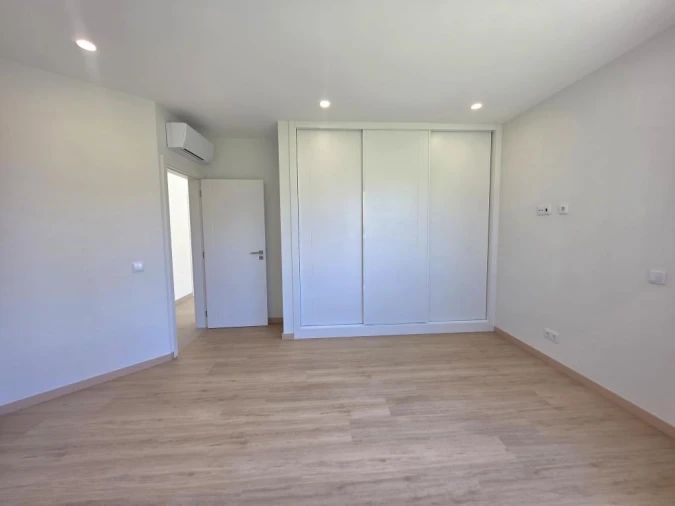Apartamento T2 para Venda em Quarteira Foto 13
