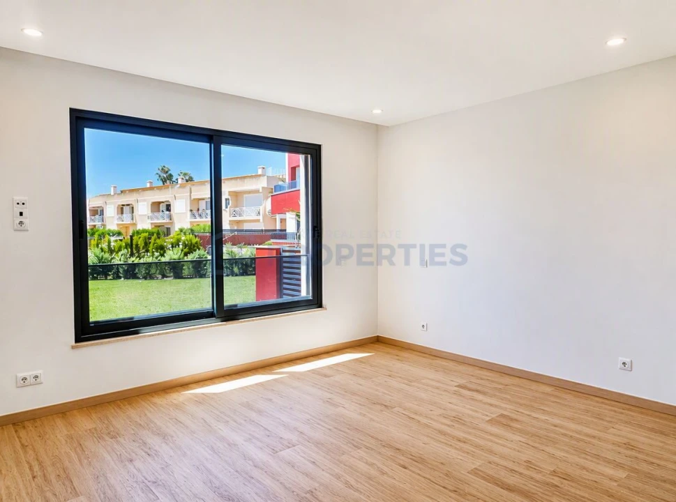Apartamento T2 para Venda em Quarteira Foto 18