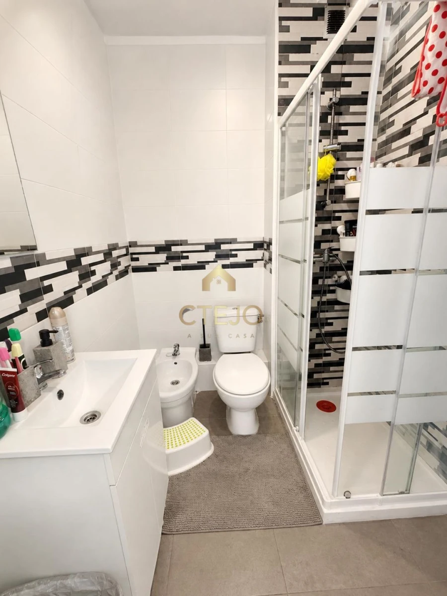 Apartamento T2 para Venda em Amora Foto 8