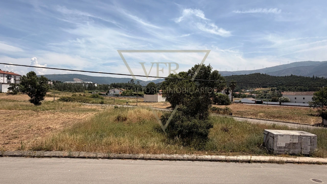 Moradia T4 para Venda em Serpins Foto 7