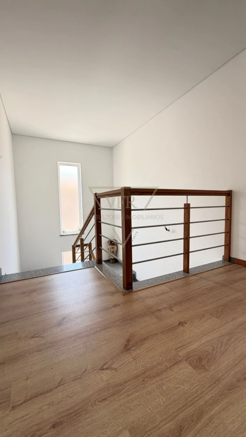 Moradia T4 para Venda em Serpins