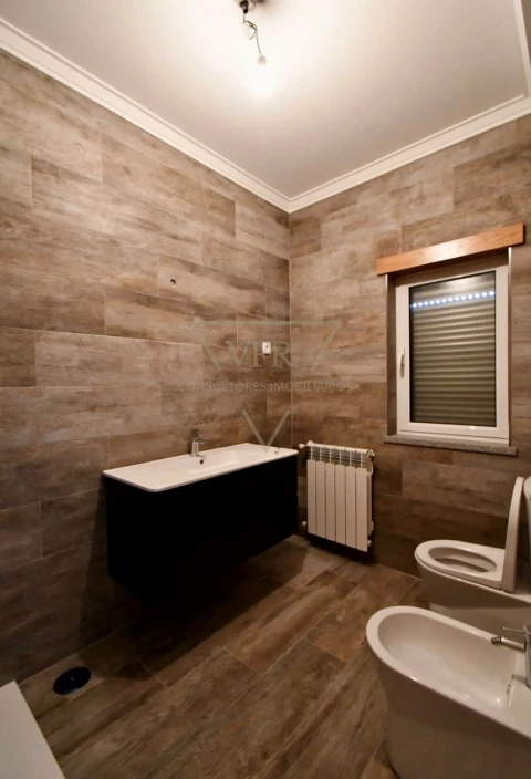 Moradia T4 para Venda em Serpins