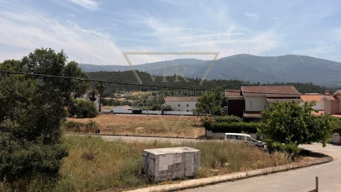 Moradia T4 para Venda em Serpins