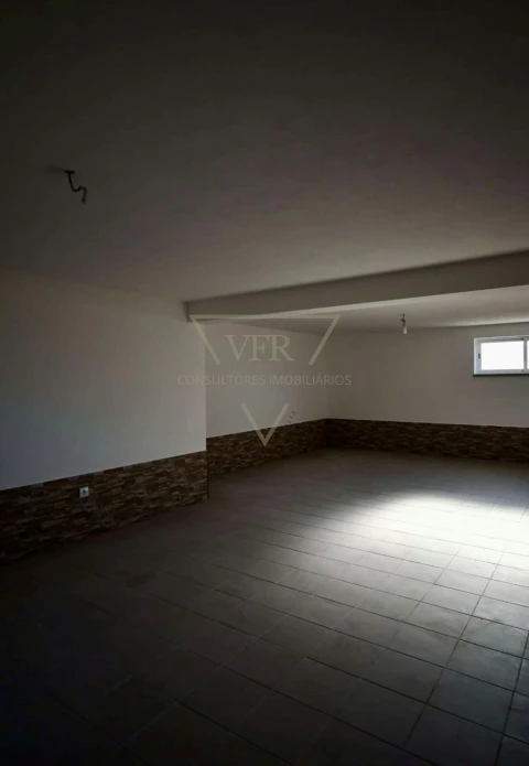 Moradia T4 para Venda em Serpins