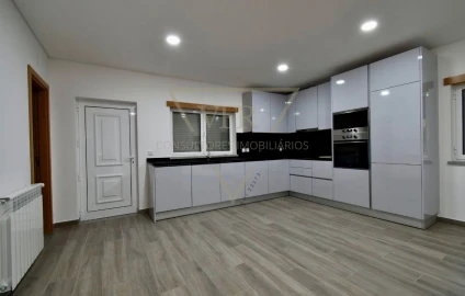 Moradia T4 para Venda em Serpins