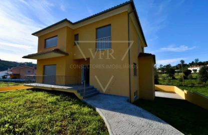 Moradia T4 para Venda em Serpins
