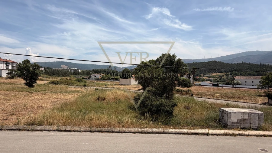 Moradia T4 para Venda em Serpins Foto 7