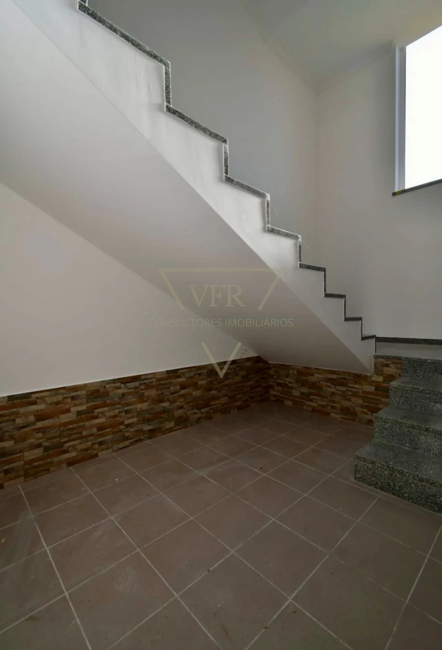 Moradia T4 para Venda em Serpins Foto 31