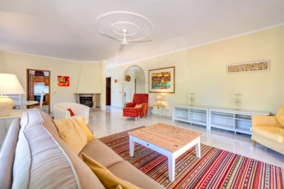 Moradia T4 para Venda em Loule (São Clemente)