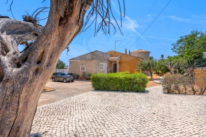Moradia T4 para Venda em Loule (São Clemente)