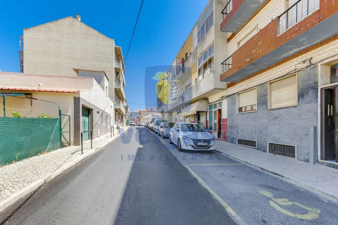 Apartamento T2 para Venda em Camarate, Unhos e Apelação Foto 25
