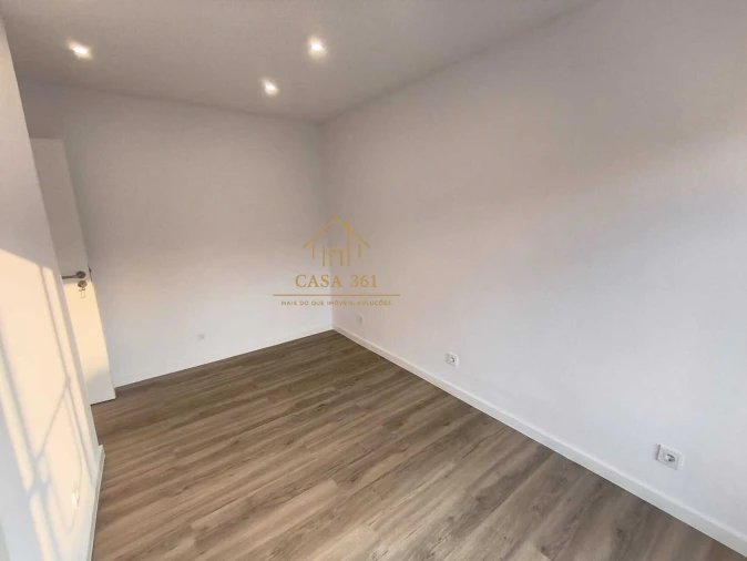 Apartamento T2 para Venda em Águas Livres Foto 19