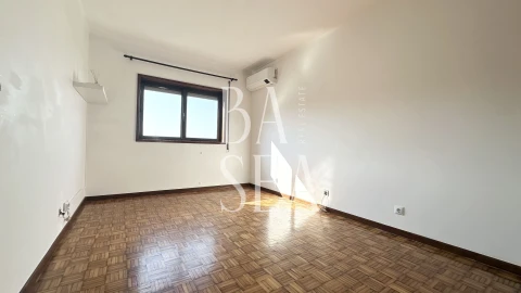Apartamento T3 para Arrendamento em Lomar e Arcos