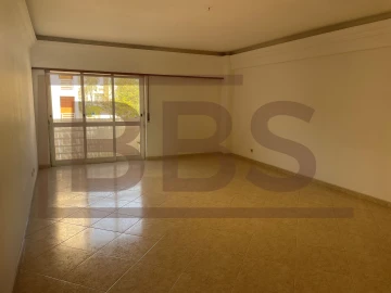 Apartamento T2 para Venda em Agualva e Mira-Sintra
