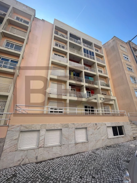 Apartamento T2 para Venda em Agualva e Mira-Sintra
