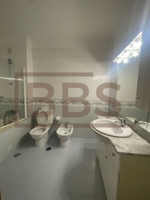Apartamento T2 para Venda em Agualva e Mira-Sintra