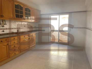 Apartamento T2 para Venda em Agualva e Mira-Sintra