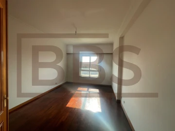 Apartamento T2 para Venda em Agualva e Mira-Sintra
