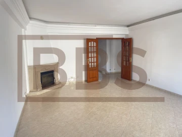 Apartamento T2 para Venda em Agualva e Mira-Sintra