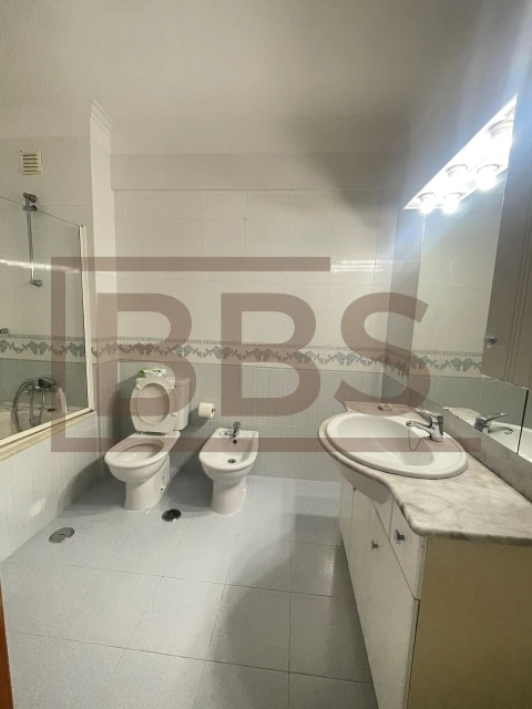 Apartamento T2 para Venda em Agualva e Mira-Sintra
