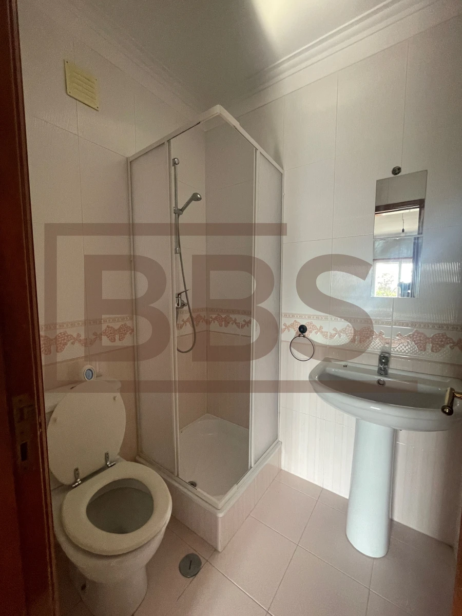 Apartamento T2 para Venda em Agualva e Mira-Sintra Foto 33