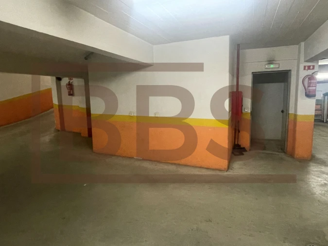 Apartamento T2 para Venda em Agualva e Mira-Sintra Foto 10