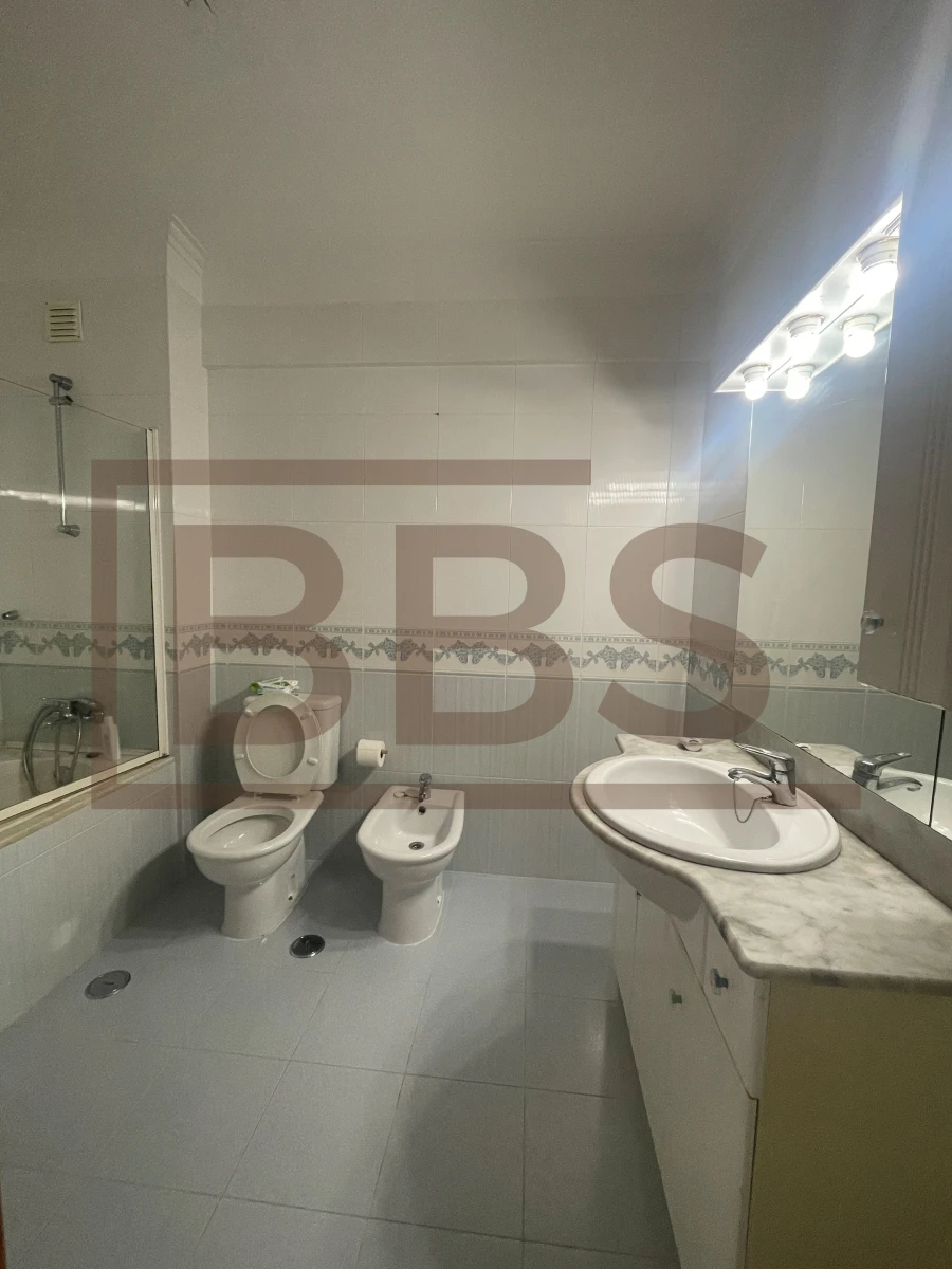 Apartamento T2 para Venda em Agualva e Mira-Sintra Foto 40