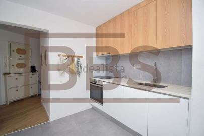 Apartamento T3 para Venda em Carcavelos e Parede