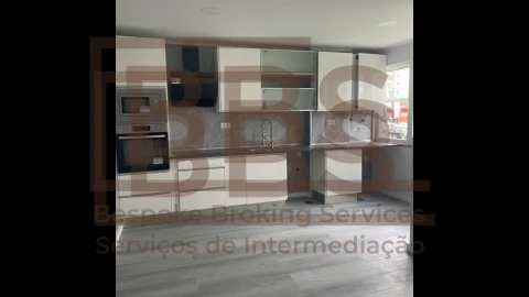 Apartamento T2 para Venda em Oeiras e São Julião da Barra, Paço de Arcos e Caxias