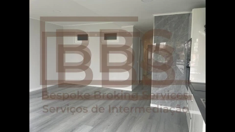 Apartamento T2 para Venda em Oeiras e São Julião da Barra, Paço de Arcos e Caxias