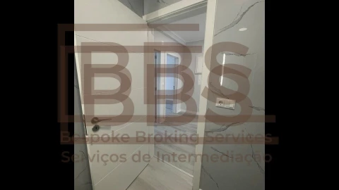 Apartamento T2 para Venda em Oeiras e São Julião da Barra, Paço de Arcos e Caxias