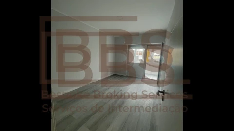 Apartamento T2 para Venda em Oeiras e São Julião da Barra, Paço de Arcos e Caxias