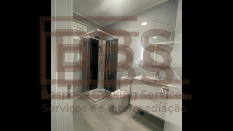 Apartamento T2 para Venda em Oeiras e São Julião da Barra, Paço de Arcos e Caxias