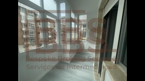 Apartamento T2 para Venda em Oeiras e São Julião da Barra, Paço de Arcos e Caxias