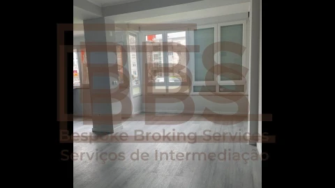 Apartamento T2 para Venda em Oeiras e São Julião da Barra, Paço de Arcos e Caxias