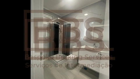 Apartamento T2 para Venda em Oeiras e São Julião da Barra, Paço de Arcos e Caxias