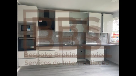 Apartamento T2 para Venda em Oeiras e São Julião da Barra, Paço de Arcos e Caxias