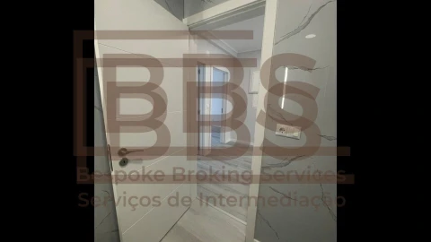 Apartamento T2 para Venda em Oeiras e São Julião da Barra, Paço de Arcos e Caxias