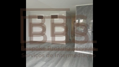 Apartamento T2 para Venda em Oeiras e São Julião da Barra, Paço de Arcos e Caxias