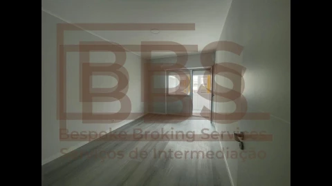 Apartamento T2 para Venda em Oeiras e São Julião da Barra, Paço de Arcos e Caxias